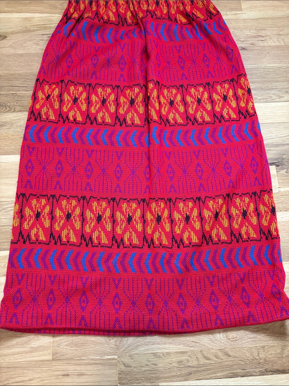 Vibrant Red Patterned Knit Maxi Skirt - Picture 3 of 13